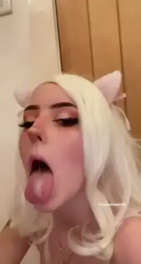 if she doesn’t ahegao while sucking your cock throw the whole girl away 💖✨
