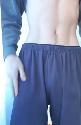 [M19] This teen's cock is jumping right as he wakes up!