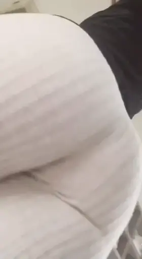 How does my 🍑 look in this pants