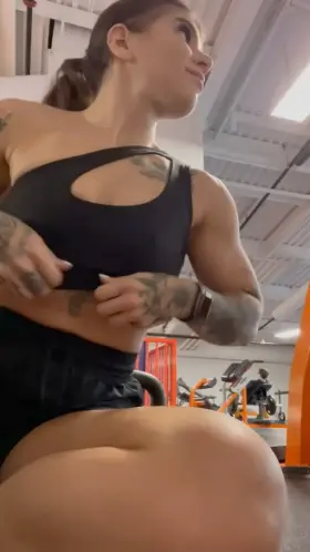 [F] Flashing at my home gym ;)