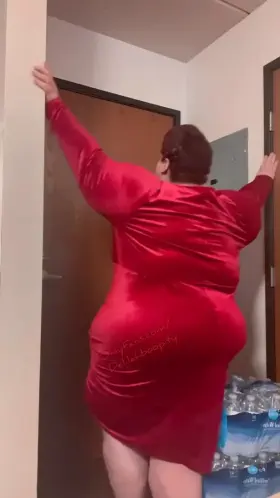 I ended up liking this dress on the model more than myself. 🤷🏼‍♀️