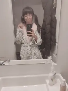 Come overr I'm horny..😖