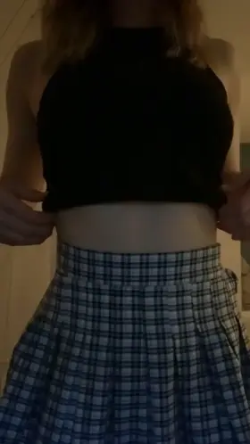 Please stop scrolling and watch me drop my titties for you (..