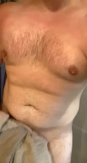 Does anyone want to help me dry off 😏