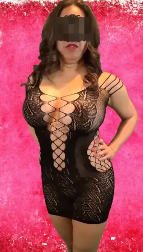 Busty curvy Indian girl