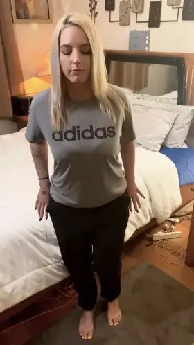 Hey im khloe!😊It’s Masturbation Monday💦let’s masturbate together until we both explode 💦 ❕ [rate]>[pic]>[vid]>[sext]>[fet]>[gfe] Please Message 🔛—KIK—CumCKhloe2 ⭕️R TELEGRAM—CumCKhloe 🤍