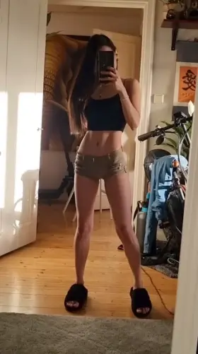 Do we have a kink for milfs here too?✌