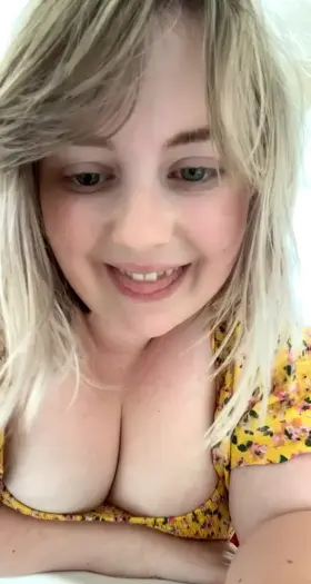 How do you like thick milfs with a thing for wearing no panties and plugs in public?