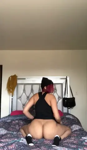 Wiggle those asscheeks