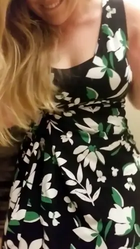 Hi there! Do you want to see my booty?