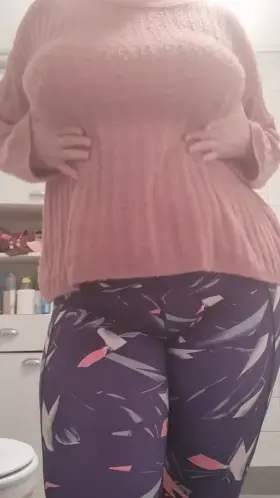 31F, chubby, curvy.. Hope you don't mind me dropping by..