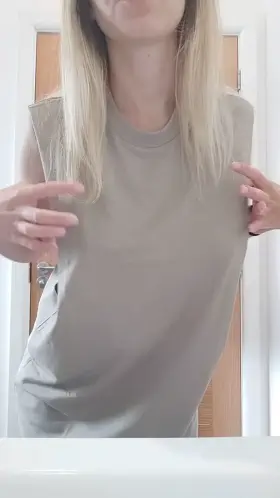 Do you think natural tits are better than fake ones? 🤔🇸🇪 [image]