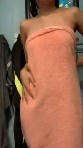 Showing you my 19 year old brown body 😊