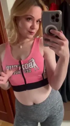 How about adorable boxing match?🐷🥰