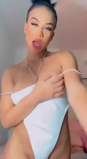 Feeling super horny, who wants to help each other ???|Link in comments + Pin post in my Profile 😇👇