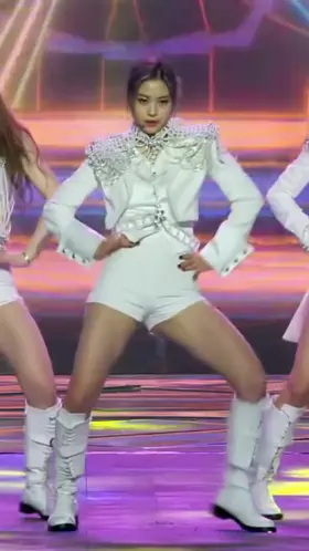 ITZY - Ryujin Jiggles [8K Cam]