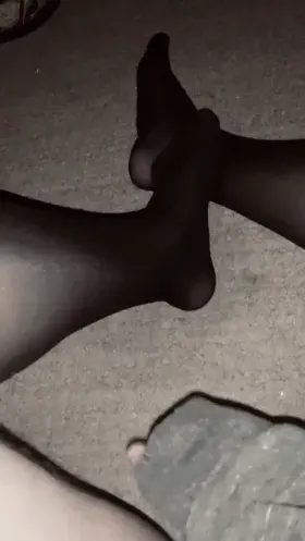 Watch my legs jolt in pleasure 😆