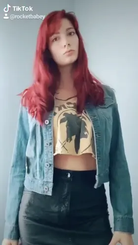 DO U LIKE IT ? (Check Comment For Her Folder👇👇 )