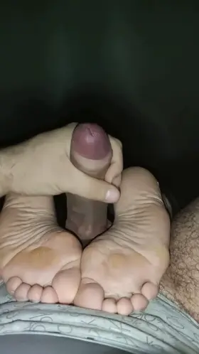 Cumshot on soles