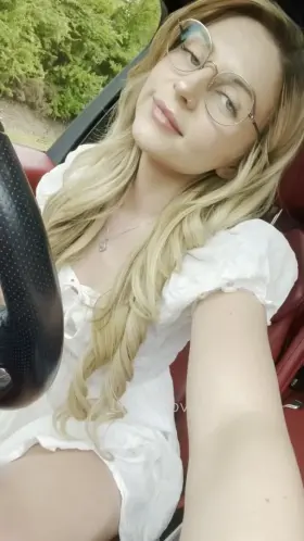 A cream-pie is the toll to get a ride.. wanna make payment on the front seats or the back? 👧🏼🚗