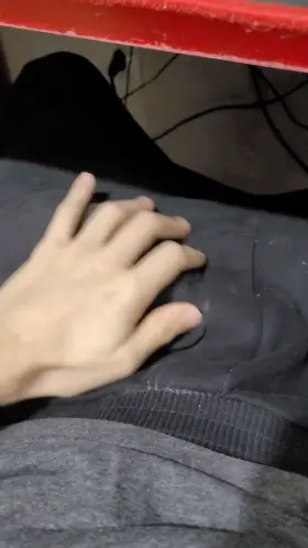 Yes he reaches the table😂