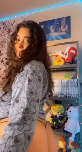 Dropping my Venezuelan tits, ready? (Oc)