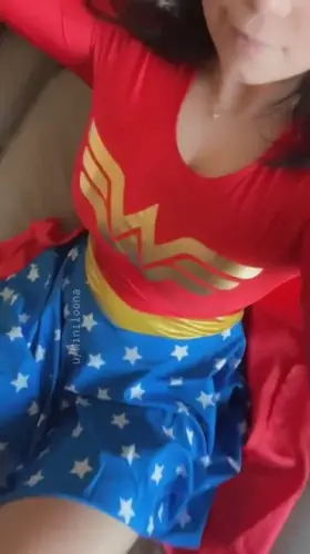 Wonder Woman is kinda curvy [Wonder Woman D] (MiniLoona)