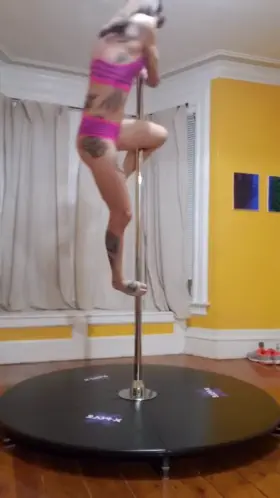 One of the many ways to take my top off ❣️