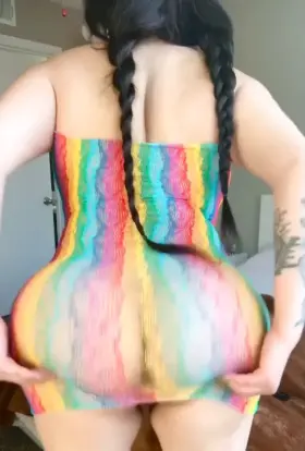 When you have a big bouncy butt, you can always keep yourself entertained