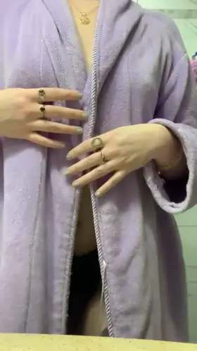 Where are the beautiful ladies when you’re bored and tipsy 🥺❤️