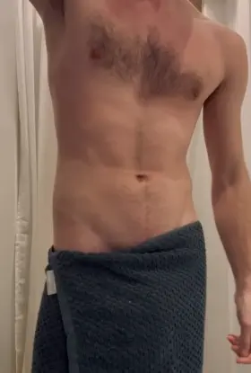 Just came out of the shower, is that okay with you ? 😌 First post here, so happy to have found this sub 🍆