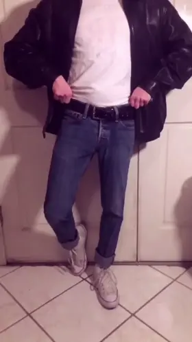 Kicking it old school style 😜 wait for it...