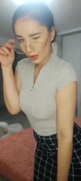 do you like cuties with glasses, daddy?