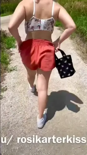 I love to flash on a walk ♡ (oc) [F18]