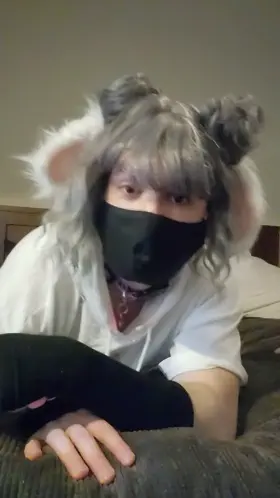 Feeling v submissive and breedable and lonely and wants attention. Maybe you can slide in under my tail? For just a second? 🥺👉👈🖤🖤🐶