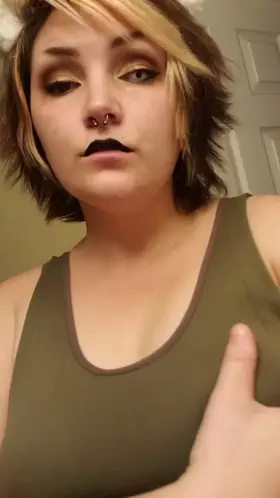 Can my small titty drop get some love?? ♡♡