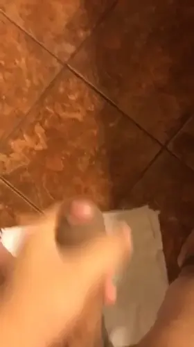 Who doesn’t love watching a thick dick shooting some thick ropes?