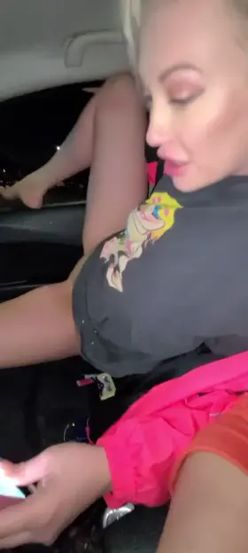 Girl fingering pussy INSIDE car window