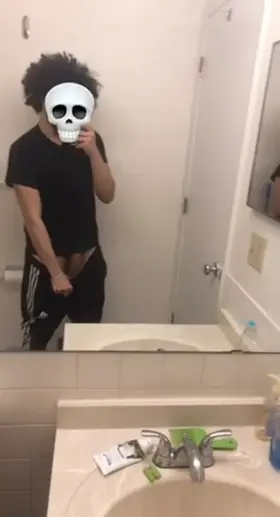 Lemme fuck u ina bathroom