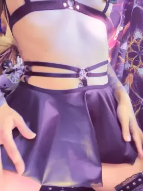 I smoke dabs~ dance and get kinky~ wanna join?