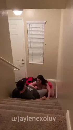 Pizza hut delivery driver telling me this was a good delivery [Sound on, click on redgifs link on top of post]