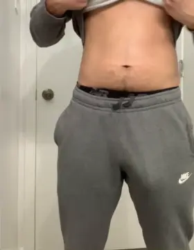 I assume most people that meet me don’t know imma huge peeve with a thick dick under my pants