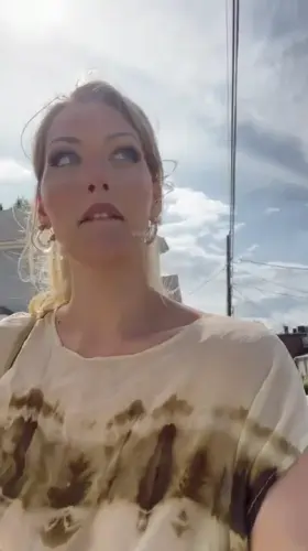 [f] Taking the girls for a walk 😏