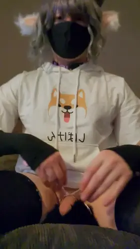 I learned a new puppy trick! 🥺🐶🖤❣️ My tail slides out so you can slide in 👉👈🦴