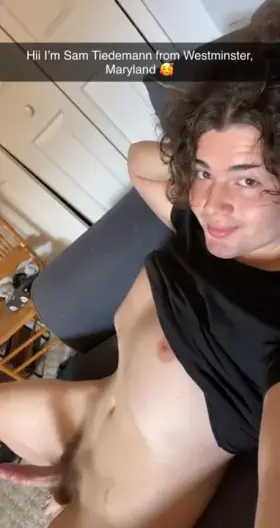 Exposing myself makes me feel soo horny! 🤤