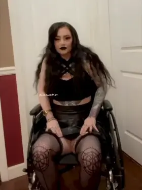 Can a disabled girl still be your goth gf?🥺😜