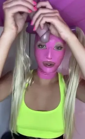 I like teasing my slaves👅 - who’s gonna be my next victim?😈