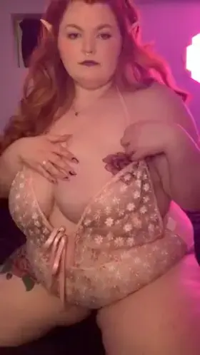Cute pawg tit reveal
