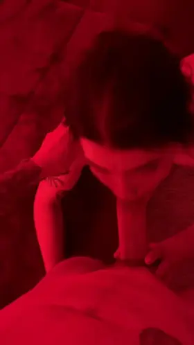 Deepthroat in the red room