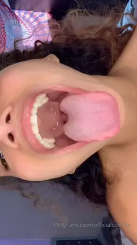 WATCHING👀 HER INNER THROAT 👅 MADE MY DICK 🍆HARD😁 WATCH HER SEXY THROAT GETTING FUCKED👇IN COMMENZ 👇